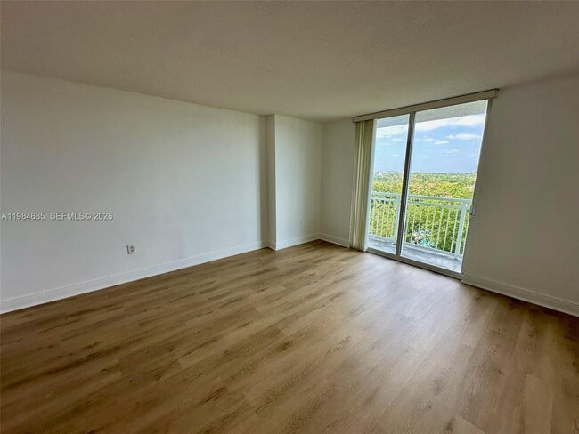 Photo - 3000 Coral Wy Unidad 617