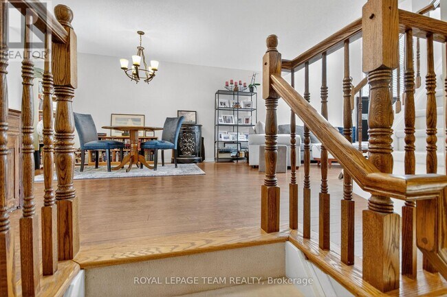 Photo - 145 Wharhol Private