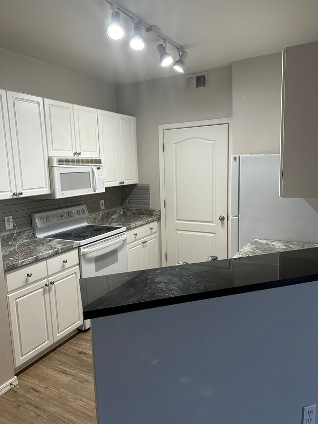 Photo - 1701 E Colter St Unit 143