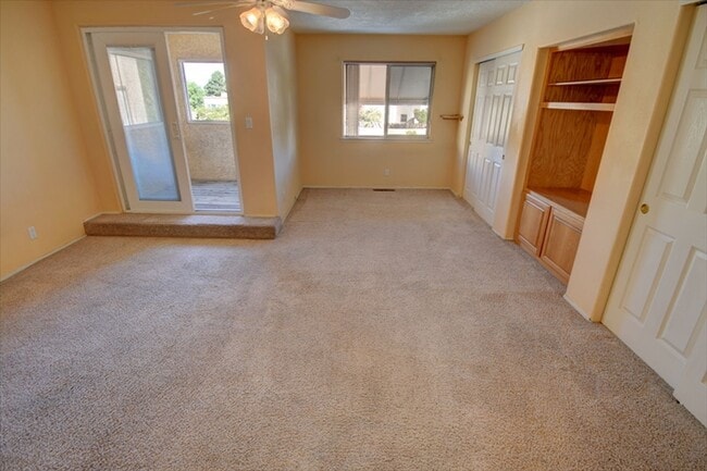 10028 Del Chaparral Ct NE
