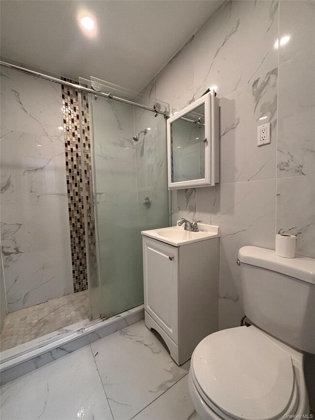 Photo - 730 E 217th St