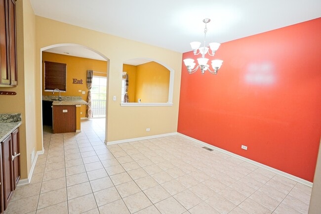 Photo - 470 Grosvenor Ln