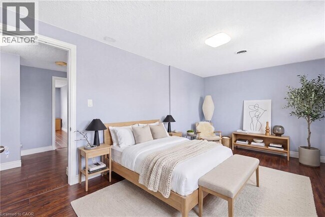 Photo - 262 Kenora Ave