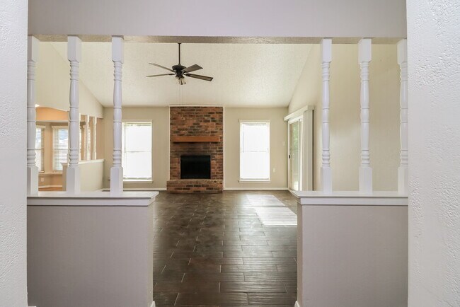 Photo - 5911 Woodsetter Ln