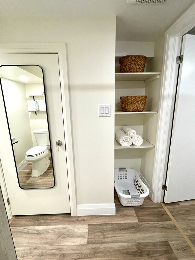 Bathroom 1.1 - 51 Campbell Av Unit C