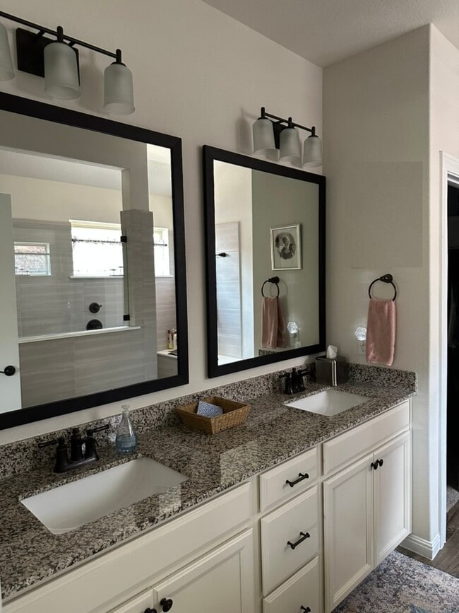 Primary Bathroom - 22208 Coyote Cave Trl