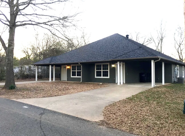 Building Photo - 3615 Clemens Rd Unit 100