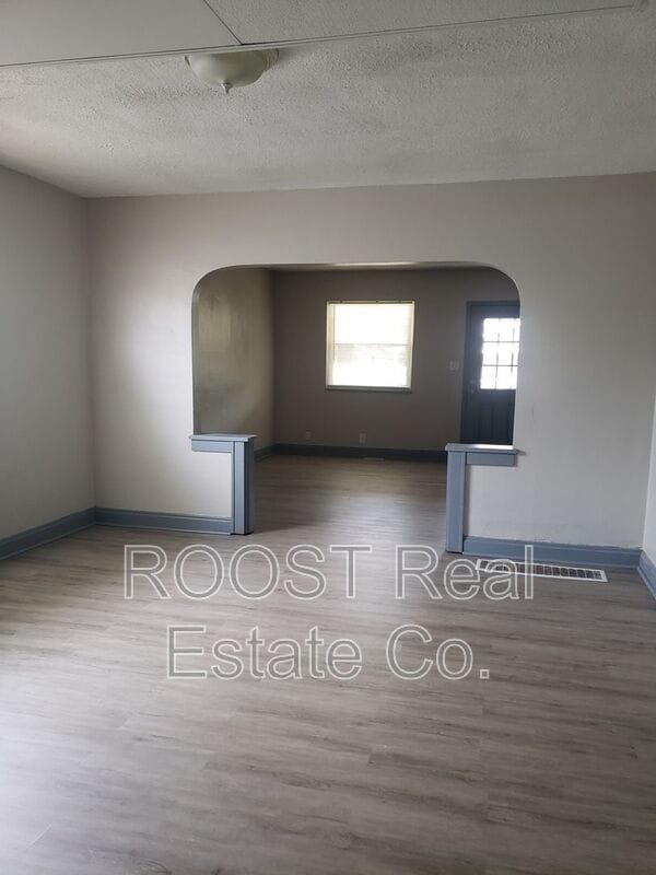 Photo - 209-211 N. Hague Avenue