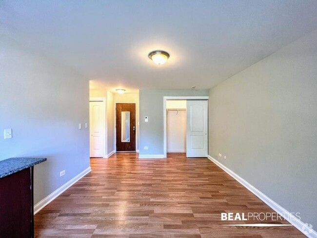 Building Photo - 0 bedroom in HIGHLAND PARK IL 60035 Unit 105 Rental