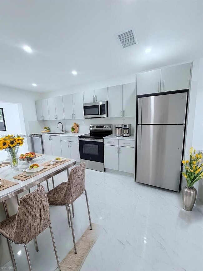 Photo - 4240 SW 27th St