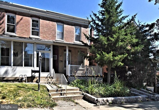 Building Photo - 242 E 8th Ave Rental