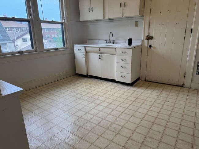 Building Photo - 213-215 N Paterson Unit 213 N Paterson