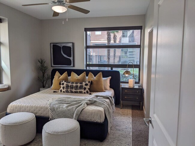 Photo - 1300 E Riverside Dr