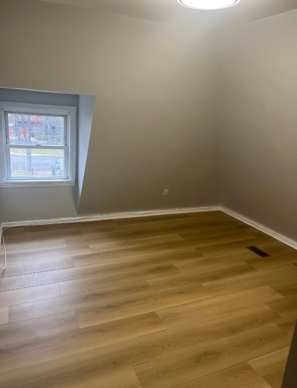 Building Photo - 512 E 2nd St Unit 3rd fl Rental