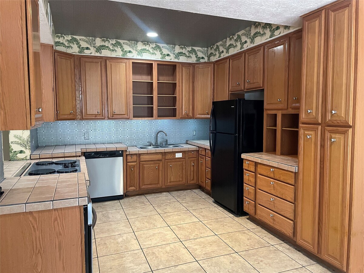 Photo - 302 Somerset