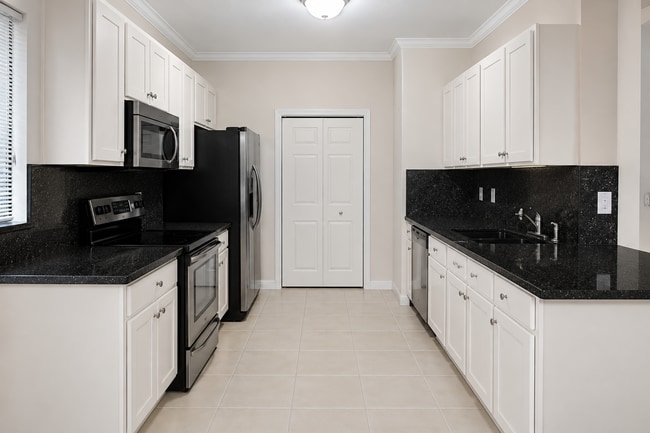 Building Photo - 3545 Forest Hill Blvd Unit 2