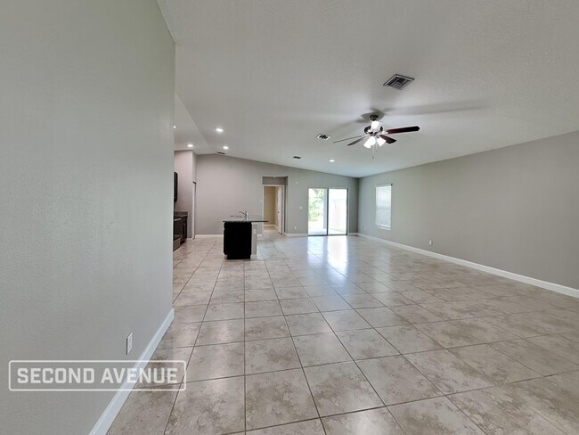 Photo - 748 Geddes St SW