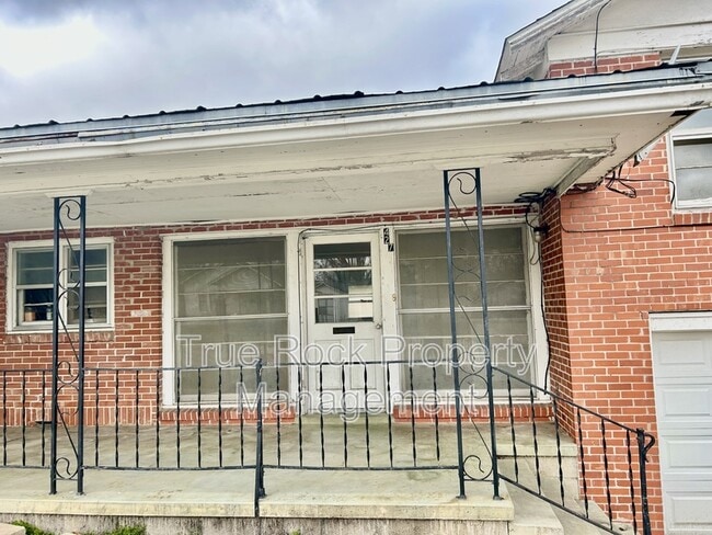 Building Photo - 427 S Center Ave