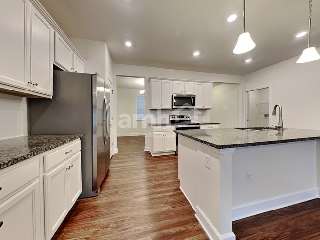 Photo - 105 Moultrie Crossing Ln