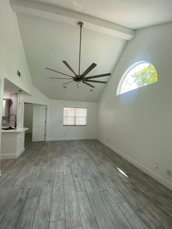 Building Photo - 615 Richland Ct Unit 72