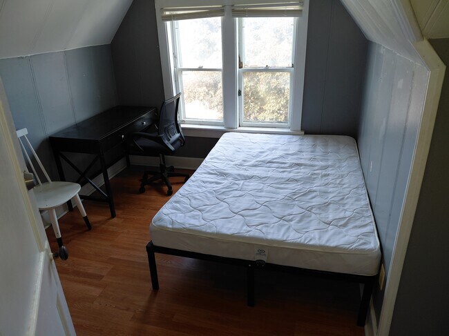 21 Haendel St Unit 2nd and 3rd floor