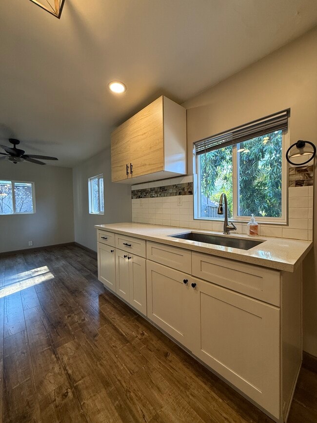 Photo - 2661 Newell St