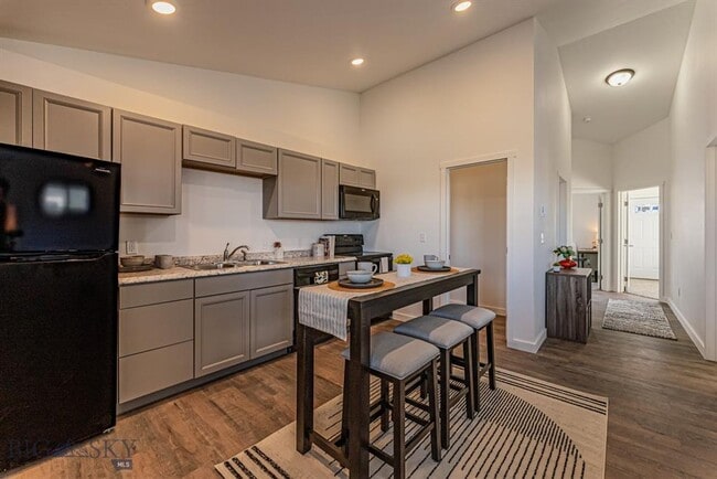 Building Photo - 413 Miles Ln S Unit B