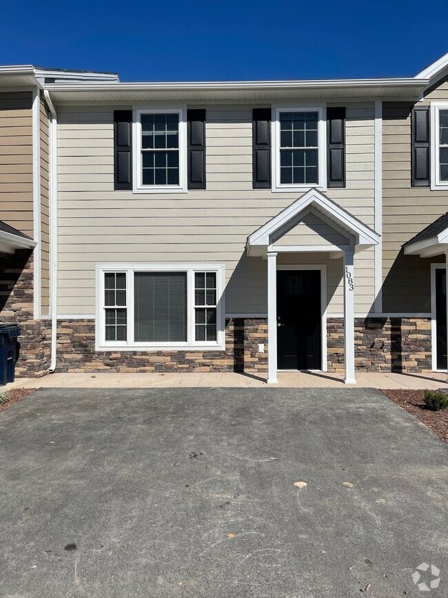 Building Photo - *LIKE NEW!* 3BR/2.5BA Townhouse in Crescen...