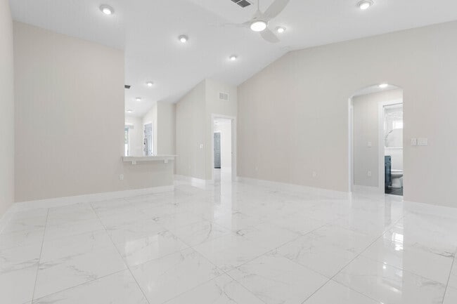 Photo - 12 Lloret Pl