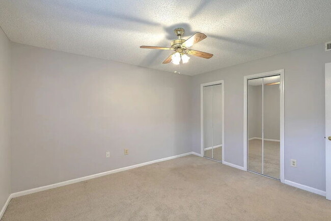 Photo - 109 Elmwood Ave Unidad A