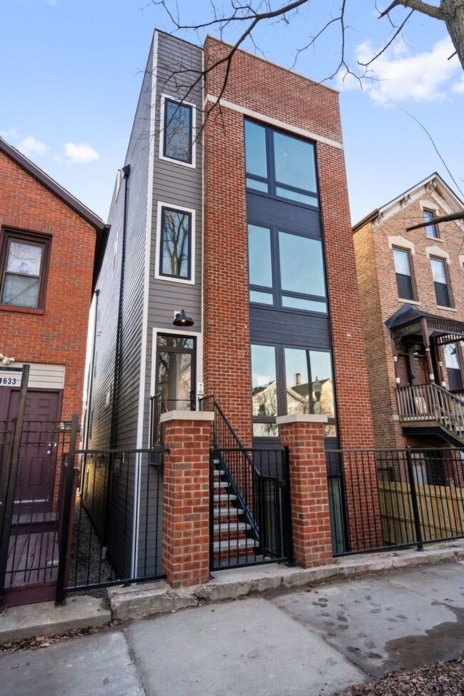 Building Photo - 1635 W 21st Pl Unit 2