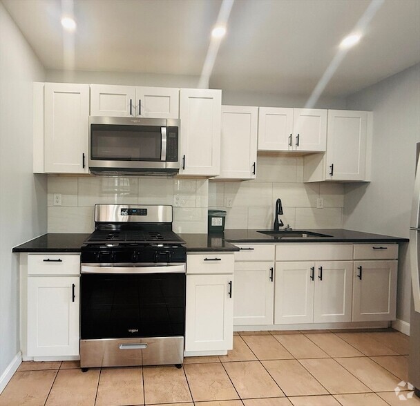 Building Photo - 183 Windsor St Unit 1 Rental