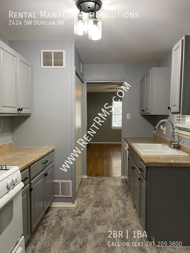 Photo - 2424 SW Duncan Dr