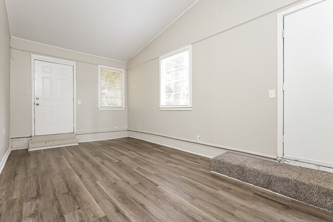 Photo - 2080 Shelby St