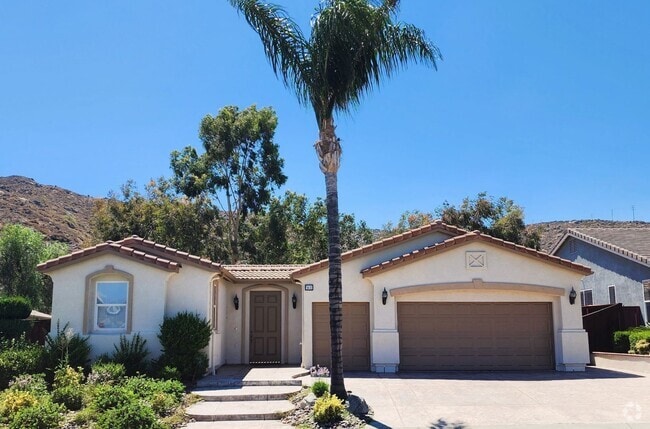 Building Photo - Beautiful 4BD, 2.5BA, Four Seasons at Heme... Rental