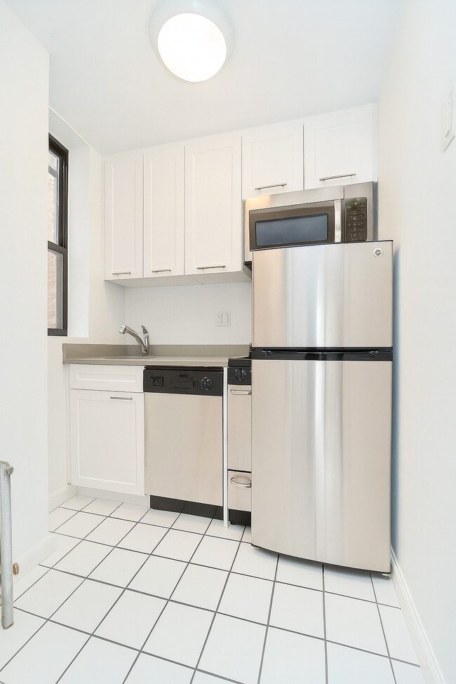 Photo - 852 Amsterdam Ave