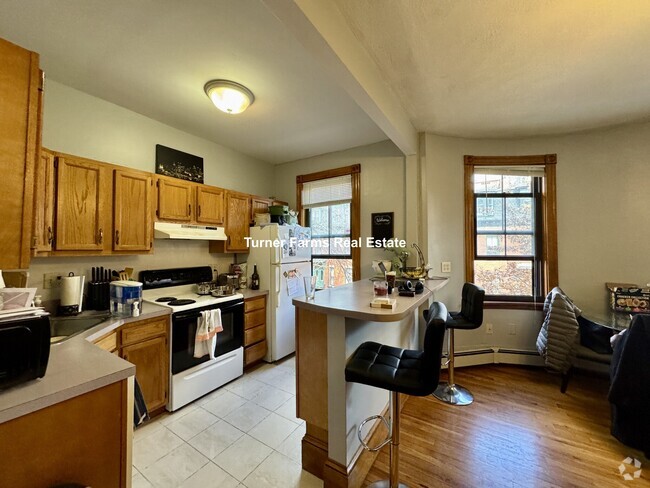 Building Photo - 95 E Brookline St Unit 3 Rental