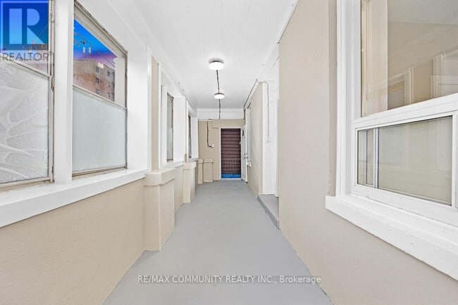 Photo - 1130 King St E Unit 1