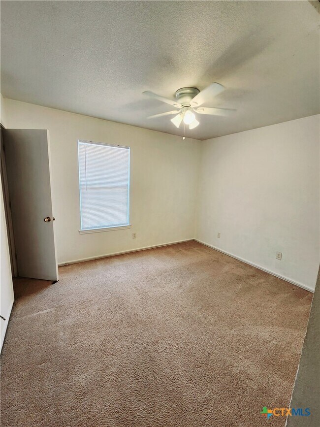 Photo - 5807 Redstone Dr