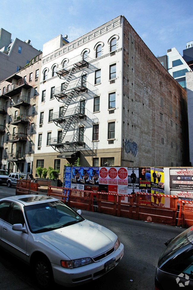 Photo - 452 W 19th St