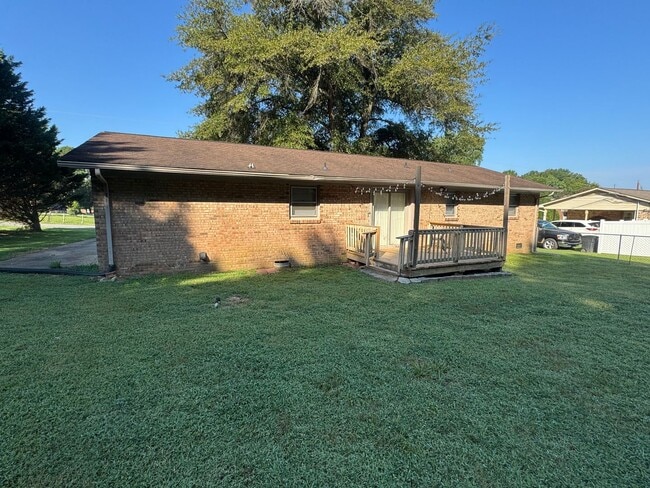1696 Crestland Dr