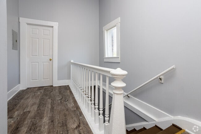 3BR, 1.5BA - Entry