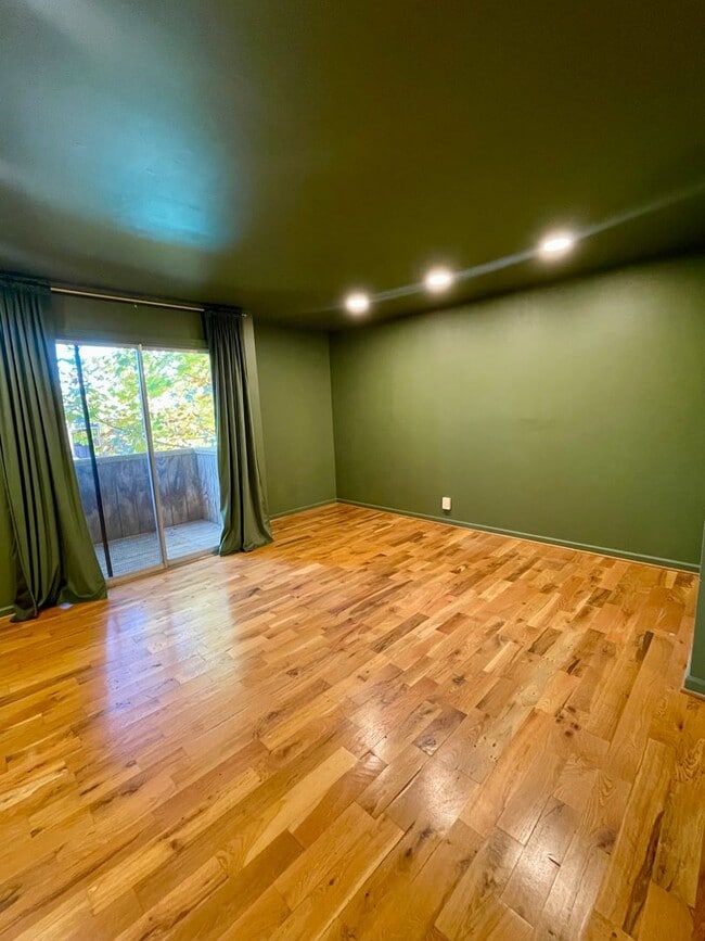 Photo - 515 Basswood Ave