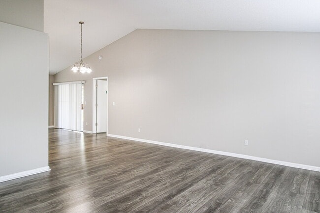 Photo - 10142 Bannister St