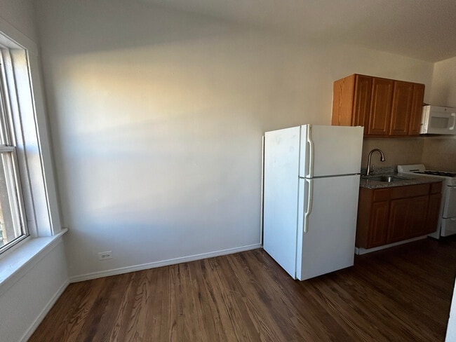 Photo - 2712 N Milwaukee Ave Unit 206