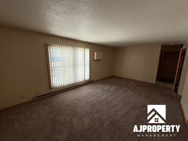 Building Photo - Canyon Ave Unit 2