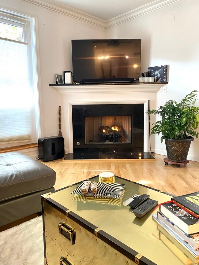 Photo - 815 N Marshfield Ave Unit 202