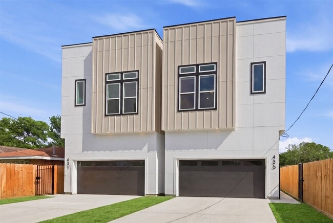 Photo - 435 Neyland St