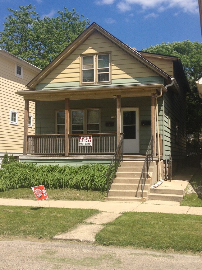 Photo - 2570 N Newhall St Unidad LOWER