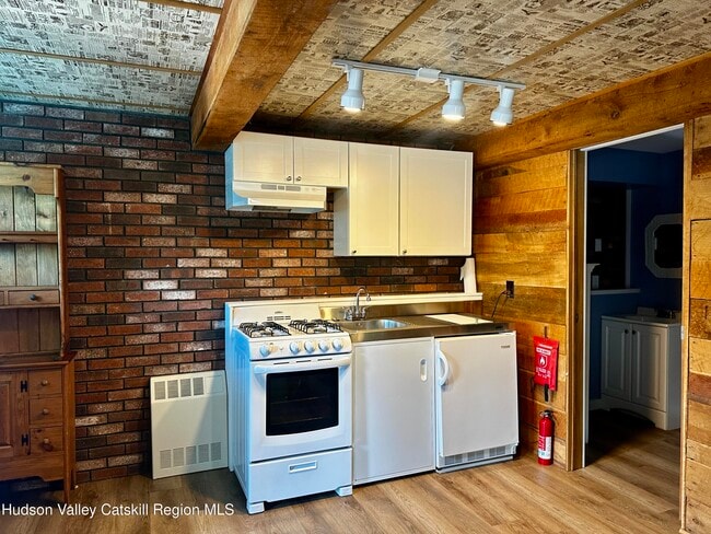 Photo - 77 Mayer Dr